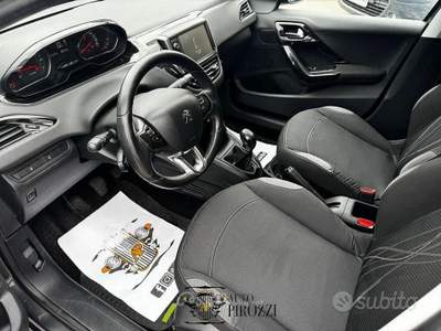 Peugeot 208 1.2 BENZINA 82 CV ANNO 2015 usata GIUGLIANO IN CAMPANIA