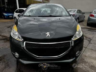 Peugeot 208 1.2 BENZINA 82 CV ANNO 2015 usata GIUGLIANO IN CAMPANIA