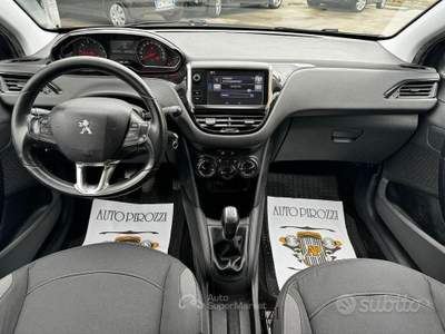Peugeot 208 1.2 BENZINA 82 CV ANNO 2015 usata GIUGLIANO IN CAMPANIA