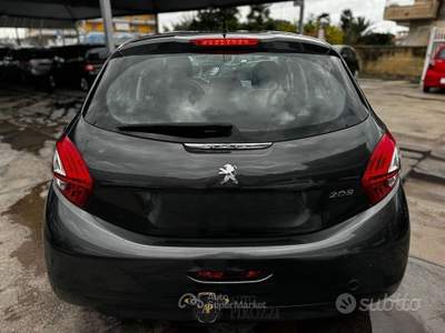Peugeot 208 1.2 BENZINA 82 CV ANNO 2015 usata GIUGLIANO IN CAMPANIA