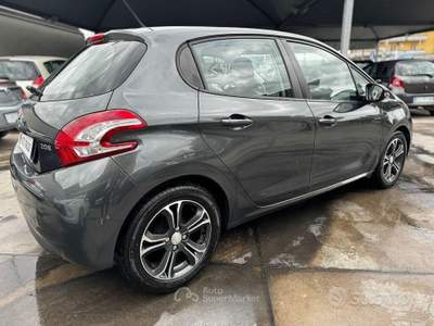 Peugeot 208 1.2 BENZINA 82 CV ANNO 2015 usata GIUGLIANO IN CAMPANIA