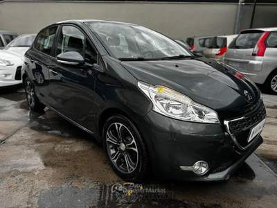 Peugeot 208 1.2 BENZINA 82 CV ANNO 2015 usata GIUGLIANO IN CAMPANIA