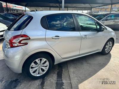 Peugeot 208 1.4 DIESEL 2015 140000KM OK NEOPATENTA usata GIUGLIANO IN CAMPANIA