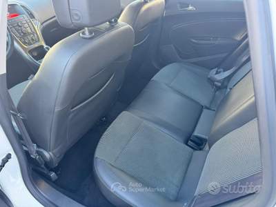 Opel Astra 1.6 CDTI MOD. COSMO del 2015 150000KM usata GIUGLIANO IN CAMPANIA
