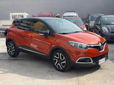 Renault Captur 1.5 DIESEL 90CV AUTOM R-LINK 2015 usata GIUGLIANO IN CAMPANIA