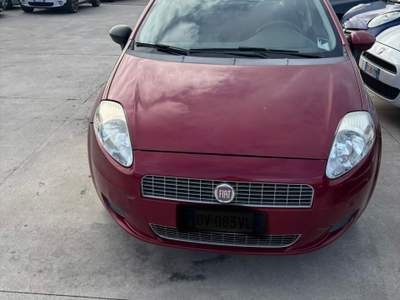 Fiat Grande Punto Fiat grande punto 14 benzina 5porte per neopatentati usata Livorno