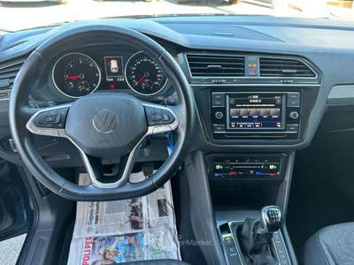 Volkswagen Tiguan 2.0 TDI SCR Life Blu/Azzurro usata Pignataro Maggiore