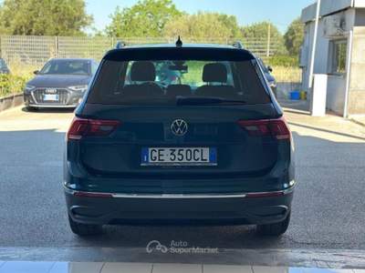 Volkswagen Tiguan 2.0 TDI SCR Life Blu/Azzurro usata Pignataro Maggiore