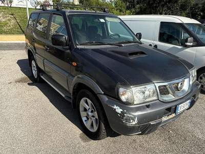 Nissan Terrano II 3.0 DiT 5p. Wagon Comm. Sport Nero usata Civitavecchia