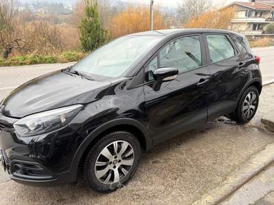 Renault Captur 0.9 TCe 90CV S&S Live Nero usata San Michele di Serino