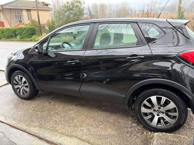 Renault Captur 0.9 TCe 90CV S&S Live Nero usata San Michele di Serino