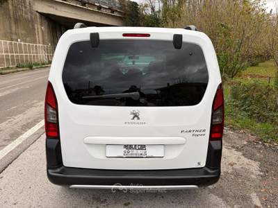 Peugeot Partner Tepee 1.6 HDi 115CV 7P Outdoor Bianco usata San Michele di Serino