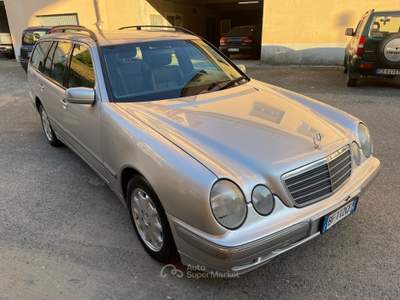Mercedes-Benz Classe E E 200 cat Station Wagon Avantgarde Argento usata Carrara