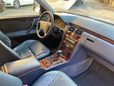 Mercedes-Benz Classe E E 200 cat Station Wagon Avantgarde Argento usata Carrara