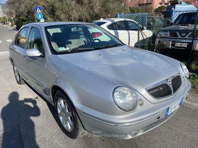 Lancia Lybra 16V VVT cat LX Argento usata Carrara