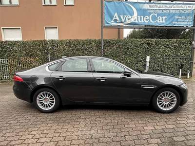 Jaguar XF 2.0 d Pure BERLINA AUTOMATICA TELECAMERA IVA ESP Grigio usata Monza