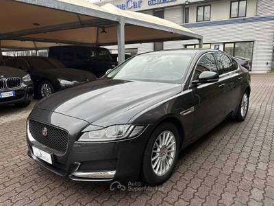 Jaguar XF 2.0 d Pure BERLINA AUTOMATICA TELECAMERA IVA ESP Grigio usata Monza
