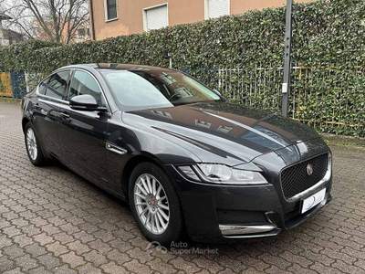 Jaguar XF 2.0 d Pure BERLINA AUTOMATICA TELECAMERA IVA ESP Grigio usata Monza