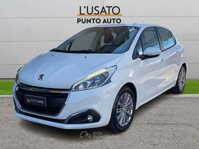 Peugeot 208 1° serie PureTech 82 5 porte Active Bianco usata Ancona