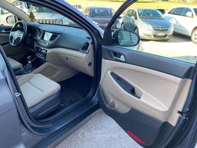 Hyundai Tucson 1.7 CRDi XPossible, NAVIGATORE, TELECAMERA Grigio usata Sant'Angelo in vado