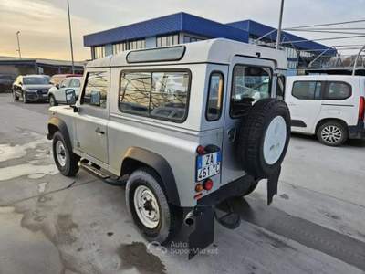 Land Rover Defender 90 2.4 td S 122cv - 4 POSTI - A/C clima - ZA461YC Argento usata Basiliano