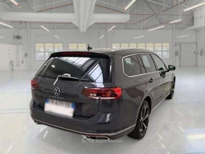 Volkswagen Passat Passat Variant 2.0 tdi Executive 4motion 200cv dsg Nero usata Basiliano