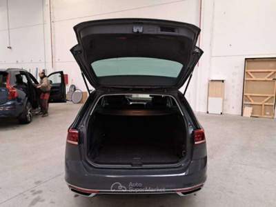 Volkswagen Passat Passat Variant 2.0 tdi Executive 4motion 200cv dsg Nero usata Basiliano