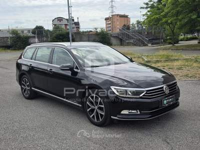 Volkswagen Passat VOLKSWAGEN Passat Variant Business 2.0 TDI DSG Highline BlueMot. Tech. Nero usata Gallarate