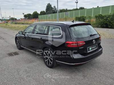 Volkswagen Passat VOLKSWAGEN Passat Variant Business 2.0 TDI DSG Highline BlueMot. Tech. Nero usata Gallarate