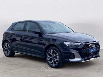 Audi A1 citycarver 30 TFSI Identity Contrast Blu/Azzurro usata Volla