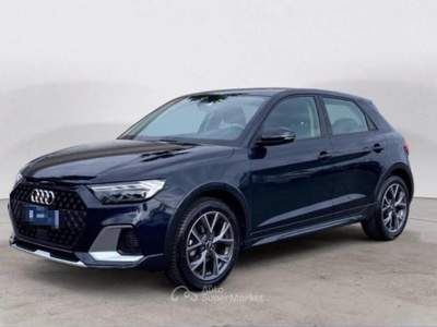 Audi A1 citycarver 30 TFSI Identity Contrast Blu/Azzurro usata Volla