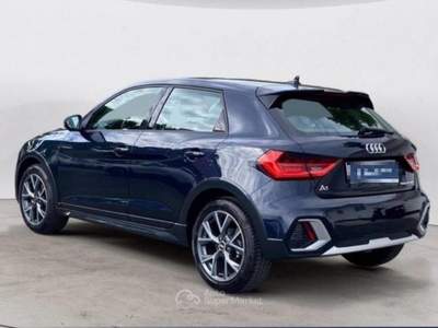 Audi A1 citycarver 30 TFSI Identity Contrast Blu/Azzurro usata Volla