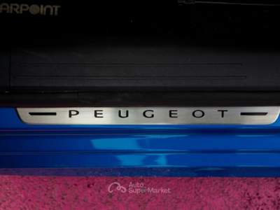 Peugeot 208 PureTech 100 S&S EAT8 5 porte GT Line Blu/Azzurro usata Volla