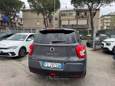 SsangYong XLV 1.6 Gpl 2WD Icon 7 Posti Grigio usata Volla