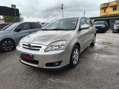 Toyota Corolla 1.4 D-4D M-MT 5 porte Sol ESP Argento usata Volla