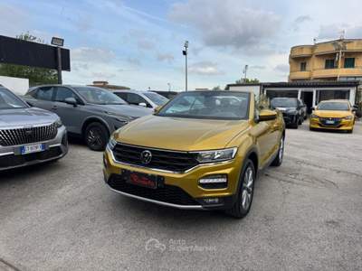 Volkswagen T-Roc Cabriolet 1.0 TSI Style Oro usata Volla
