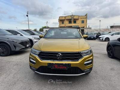 Volkswagen T-Roc Cabriolet 1.0 TSI Style Oro usata Volla