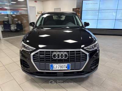 Audi Q3 35  2.0 diesel  4x4   Aut.   Business , Km 73.000 Nero usata Alba