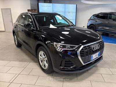 Audi Q3 35  2.0 diesel  4x4   Aut.   Business , Km 73.000 Nero usata Alba