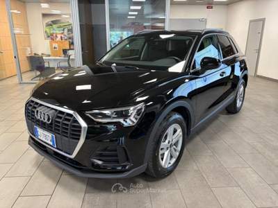 Audi Q3 35  2.0 diesel  4x4   Aut.   Business , Km 73.000 Nero usata Alba