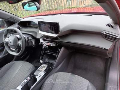 Peugeot 2008 1200 PURETECH ALLURE 130CV EAT8 CARPLAY NAV CAM Rosso usata Roma