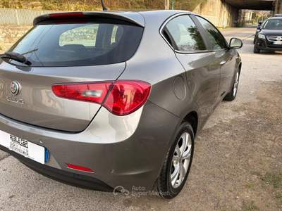 Alfa Romeo Giulietta Turbo gpl 120CV Distinctive Grigio usata San Michele di Serino