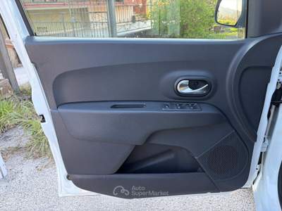 Dacia Lodgy 1.5 Blue dCi 115CV 7 posti Comfort Bianco usata San Michele di Serino