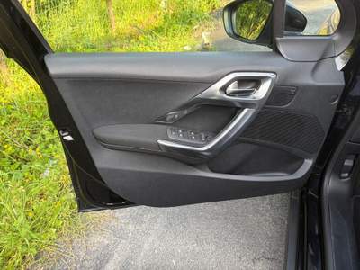 Peugeot 2008 1.6 BlueHDi 120cv S&S tetto Allure Nero usata San Michele di Serino