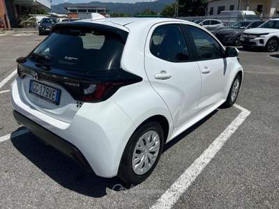 Toyota Yaris 1.5 Hybrid 5 porte Style Bianco usata Massarosa