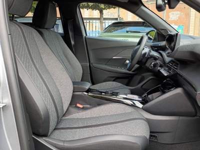 Peugeot 2008 1200 HYBRID ALLURE 145CV E-DCS6 CARPLAY FULL LED Argento usata Vetralla