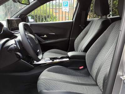 Peugeot 2008 1200 HYBRID ALLURE 145CV E-DCS6 CARPLAY FULL LED Argento usata Vetralla