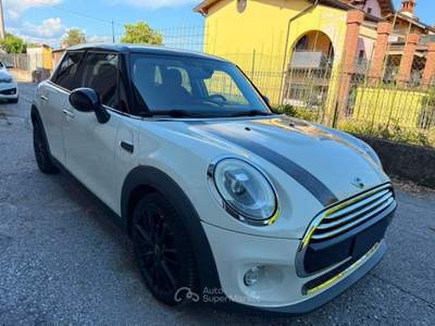 MINI Cooper 1.5 Cooper D Business 5 porte Bianco usata CALCINATO