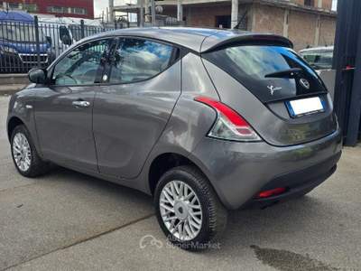 Lancia Ypsilon 0.9 TwinAir 85 CV 5 porte Metano Ecochic Gold Grigio usata Frattaminore