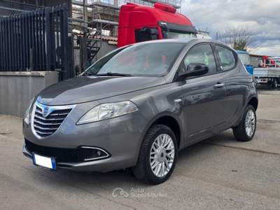 Lancia Ypsilon 0.9 TwinAir 85 CV 5 porte Metano Ecochic Gold Grigio usata Frattaminore